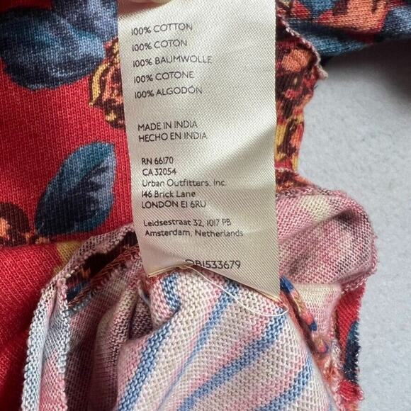 We The Free T Shirt Womens M Mash-Up Long Sleeve in Red Combo Floral - Picture 8 of 8